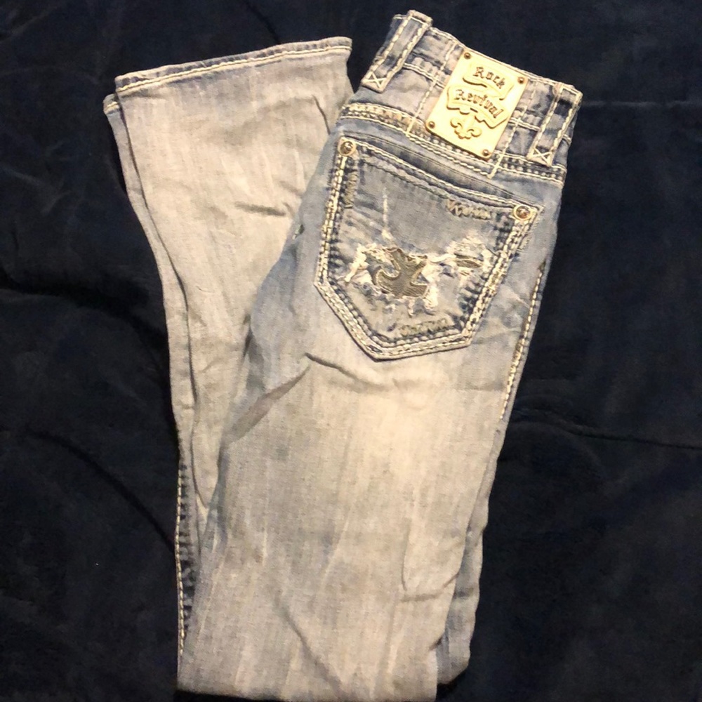 Rock revival, 29W; 32R, washed light blue